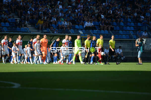 Fußball I Herren I Saison 2022-2023 I DFB-Pokal I 1. Runde I SV Waldhof Mannheim - Holstein Kiel I 31.07.2022 Beide Mannschaften beim einlaufen ins Stadion
Ort: Mannheim, Germany
Datum: 31.07.2022