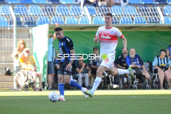 Fußball I Herren I Saison 2022-2023 I DFB-Pokal I 1. Runde I SV Waldhof Mannheim - Holstein Kiel I 31.07.2022 Schuss von Baris Ekincier (#17, SV Waldhof Mannheim) gegen Philipp Sander (#16, Holstein Kiel)
Ort: Mannheim, Germany
Datum: 31.07.2022