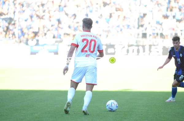 Fußball I Herren I Saison 2022-2023 I DFB-Pokal I 1. Runde I SV Waldhof Mannheim - Holstein Kiel I 31.07.2022 Fiete Arp (#20, Holstein Kiel) am Ball
Ort: Mannheim, Germany
Datum: 31.07.2022