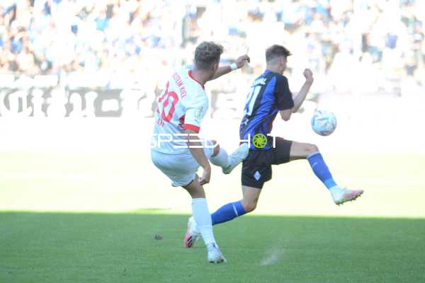 Fußball I Herren I Saison 2022-2023 I DFB-Pokal I 1. Runde I SV Waldhof Mannheim - Holstein Kiel I 31.07.2022 Fiete Arp (#20, Holstein Kiel) mit einem Befreiungsschlag
Ort: Mannheim, Germany
Datum: 31.07.2022