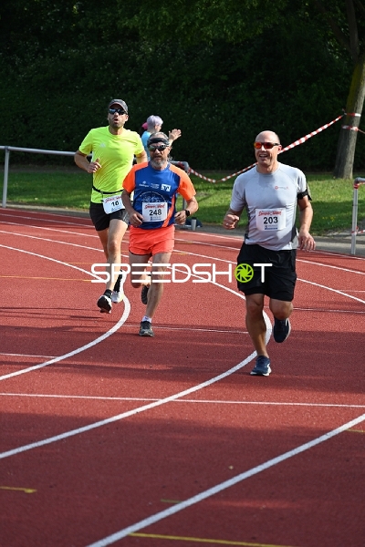 Läufer beim TVE Sommerlauf Edingen