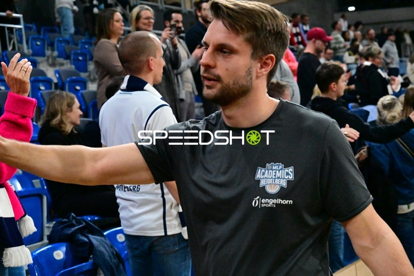 Samuli Moilanen (996; MLP Academics Heidelberg) im Gespräch mit Fans