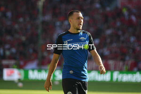 Fußball I Herren I Saison 2022-2023 I 2. Bundesliga I 4. Spieltag I 1. FC Kaiserslautern - SC Paderborn 07 I 12.08.2022 Julian Justvan (#10, SC Paderborn 07) beim aufwärmen
Ort: Kaiserslautern, Germany
Datum: 12.08.2022