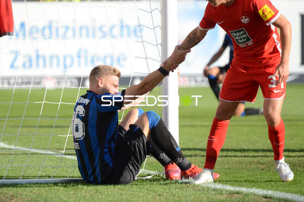 Fußball I Herren I Saison 2022-2023 I 2. Bundesliga I 4. Spieltag I 1. FC Kaiserslautern - SC Paderborn 07 I 12.08.2022 Felix Platte (#36, SC Paderborn 07) wird von Ben Zolinski (#31, 1. FC Kaiserslautern) gezogen
Ort: Kaiserslautern, Germany
Datum: 12.08.2022