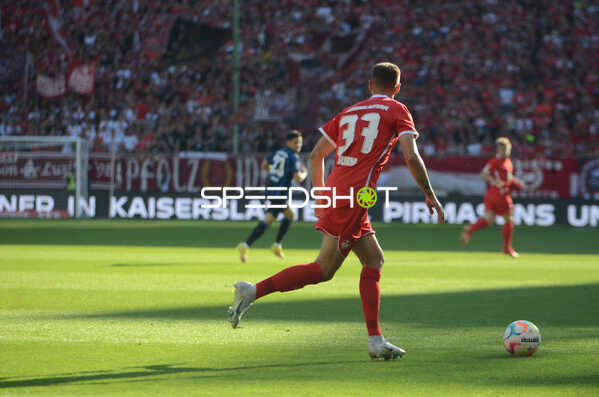 Fußball I Herren I Saison 2022-2023 I 2. Bundesliga I 4. Spieltag I 1. FC Kaiserslautern - SC Paderborn 07 I 12.08.2022 Erik Durm (#37, 1. FC Kaiserslautern) am Ball
Ort: Kaiserslautern, Germany
Datum: 12.08.2022