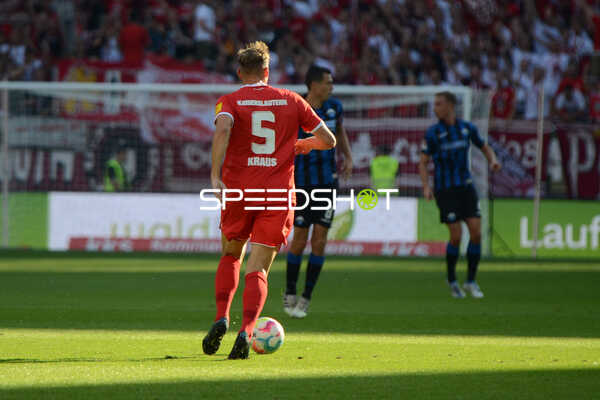 Fußball I Herren I Saison 2022-2023 I 2. Bundesliga I 4. Spieltag I 1. FC Kaiserslautern - SC Paderborn 07 I 12.08.2022 Kevin Kraus (#5, 1. FC Kaiserslautern) am Ball
Ort: Kaiserslautern, Germany
Datum: 12.08.2022