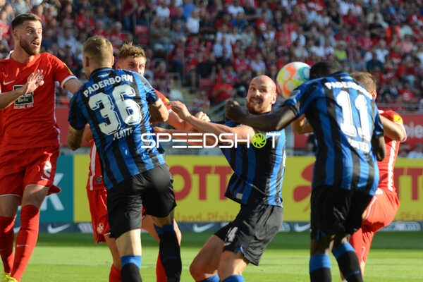 Fußball I Herren I Saison 2022-2023 I 2. Bundesliga I 4. Spieltag I 1. FC Kaiserslautern - SC Paderborn 07 I 12.08.2022 Kopfball von Sirlord Conteh (#11, SC Paderborn 07)
Ort: Kaiserslautern, Germany
Datum: 12.08.2022