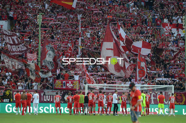 Fußball I Herren I Saison 2022-2023 I 2. Bundesliga I 4. Spieltag I 1. FC Kaiserslautern - SC Paderborn 07 I 12.08.2022 Die Spieler vom 1. FC Kaiserslautern bedanken sich bei ihren Fans
Ort: Kaiserslautern, Germany
Datum: 12.08.2022