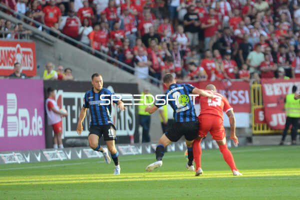 Fußball I Herren I Saison 2022-2023 I 2. Bundesliga I 4. Spieltag I 1. FC Kaiserslautern - SC Paderborn 07 I 12.08.2022 Uwe Hünemeier (#2, SC Paderborn 07) gegen Terrence Boyd (#13, 1. FC Kaiserslautern)
Ort: Kaiserslautern, Germany
Datum: 12.08.2022