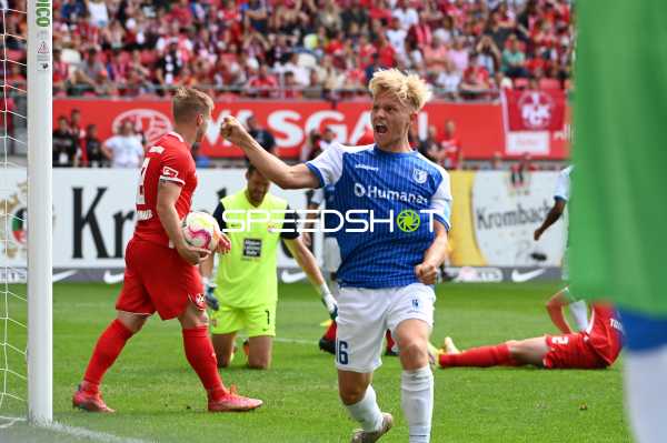 Fußball I Herren I Saison 2022-2023 I 2. Bundesliga I 6. Spieltag I 1. FC Kaiserslautern - 1. FC Magdeburg I 28.08.2022 Jubel von Andreas Müller (#16, 1. FC Magdeburg) nach dem Tor von Jason Ceka (#10, 1. FC Magdeburg)
Ort: Kaiserslautern, Germany
Datum: 28.08.2022