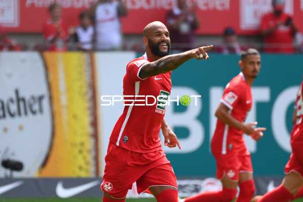 Fußball I Herren I Saison 2022-2023 I 2. Bundesliga I 6. Spieltag I 1. FC Kaiserslautern - 1. FC Magdeburg I 28.08.2022 Tor und Jubel von Terrence Boyd (#13, 1. FC Kaiserslautern)
Ort: Kaiserslautern, Germany
Datum: 28.08.2022