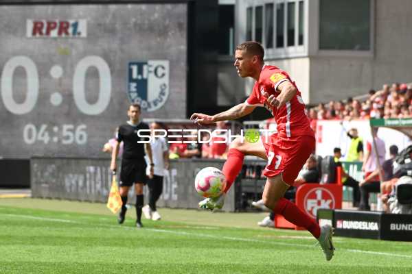 Fußball I Herren I Saison 2022-2023 I 2. Bundesliga I 6. Spieltag I 1. FC Kaiserslautern - 1. FC Magdeburg I 28.08.2022 Ballanahme von Erik Durm (#37, 1. FC Kaiserslautern)
Ort: Kaiserslautern, Germany
Datum: 28.08.2022