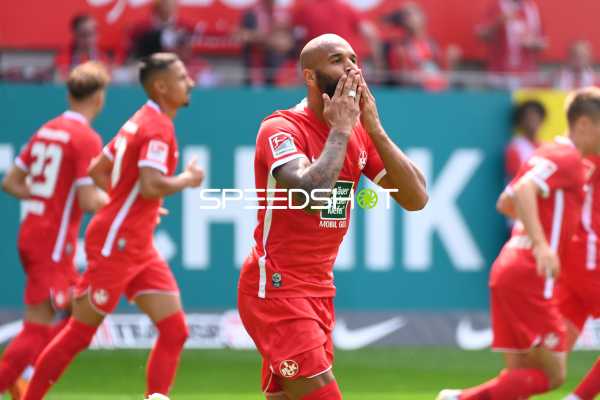 Fußball I Herren I Saison 2022-2023 I 2. Bundesliga I 6. Spieltag I 1. FC Kaiserslautern - 1. FC Magdeburg I 28.08.2022 Tor und Jubel von Terrence Boyd (#13, 1. FC Kaiserslautern)
Ort: Kaiserslautern, Germany
Datum: 28.08.2022