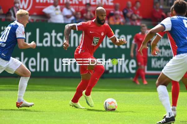 Fußball I Herren I Saison 2022-2023 I 2. Bundesliga I 6. Spieltag I 1. FC Kaiserslautern - 1. FC Magdeburg I 28.08.2022 Terrence Boyd (#13, 1. FC Kaiserslautern) am Ball
Ort: Kaiserslautern, Germany
Datum: 28.08.2022