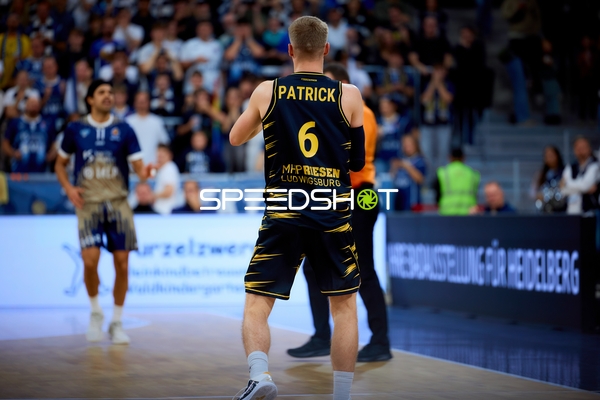 Johannes Patrick (6; MHP Riesen Ludwigsburg) auf dem Court