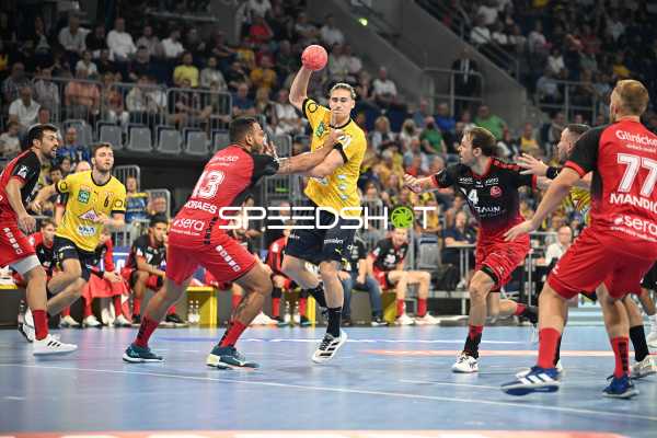 Handball I Herren I Saison 2022-2023 I Liqui Moly Handballbundesliga I 1. Spieltag I Rhein-Neckar Löwen - MT Melsungen I 03.09.2022 Juri Knorr (#10, Rhein-Neckar Löwen) gegen Rogeria Moraes Ferreira (#13, MT Melsungen)
Ort: Mannheim, Germany
Datum: 03.09.2022 - Juri Knorr, Ivan Martinović, Jannik Kohlbacher