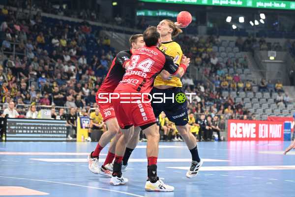 Handball I Herren I Saison 2022-2023 I Liqui Moly Handballbundesliga I 1. Spieltag I Rhein-Neckar Löwen - MT Melsungen I 03.09.2022 Juri Knorr (#10, Rhein-Neckar Löwen) gegen Kai Häfner (#34, MT Melsungen)
Ort: Mannheim, Germany
Datum: 03.09.2022