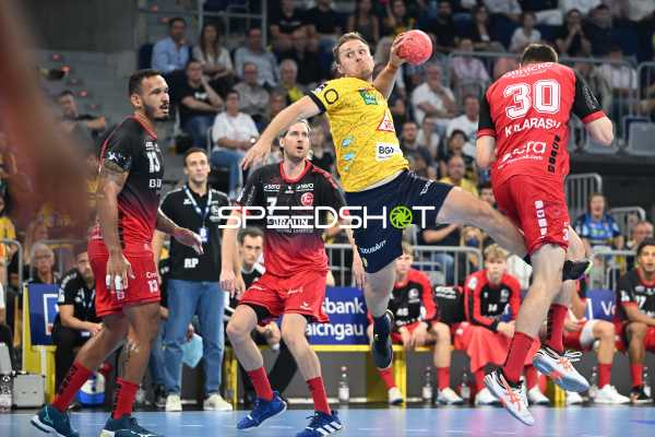 Handball I Herren I Saison 2022-2023 I Liqui Moly Handballbundesliga I 1. Spieltag I Rhein-Neckar Löwen - MT Melsungen I 03.09.2022 Wurf von Albin Lagergren (#23, Rhein-Neckar Löwen)
Ort: Mannheim, Germany
Datum: 03.09.2022 - Roberto García Parrondo, Mikael Appelgren, Olle Forsell_Schefvert, David Späth