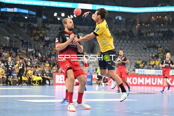 Handball I Herren I Saison 2022-2023 I Liqui Moly Handballbundesliga I 1. Spieltag I Rhein-Neckar Löwen - MT Melsungen I 03.09.2022 Pass von Uwe Gensheimer (#3, Rhein-Neckar Löwen) gegen Julius Kühn (#5, MT Melsungen)
Ort: Mannheim, Germany
Datum: 03.09.2022