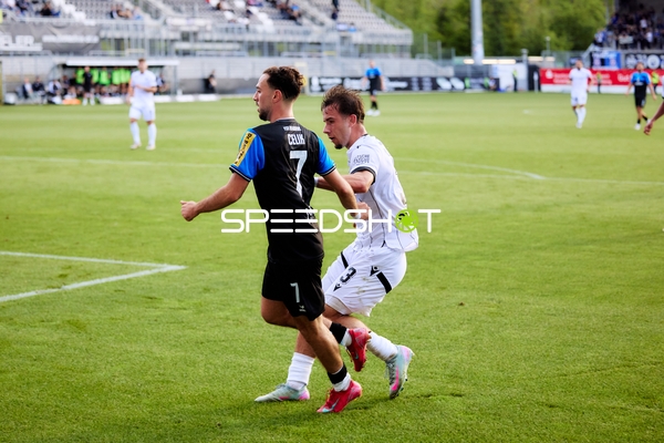 Zweikampf zwischen Louis Kolbe (3; SV Sandhausen) und 7; FSV Frankfurt