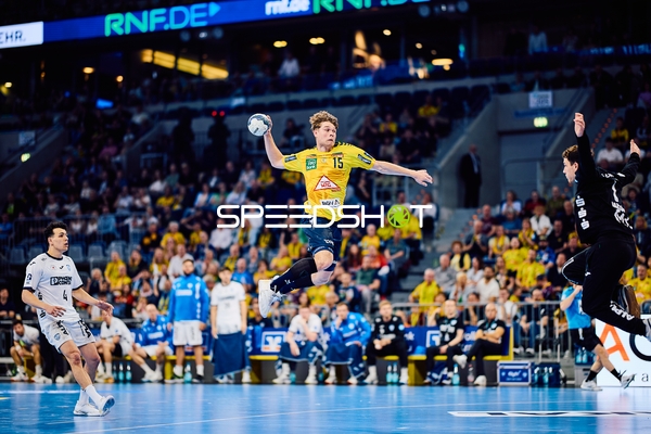 David Móré beim Sprungwurf