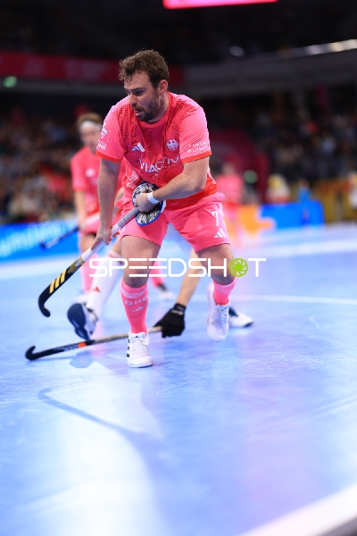 Nicolas Proske (7; Deutschland) mit Ball