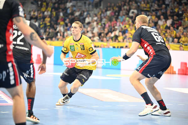 Handball I Herren I Saison 2022-2023 I Liqui Moly Handballbundesliga I 5. Spieltag I Rhein-Neckar Löwen - SG Flensburg-Handewitt I 24.09.2022 Juri Knorr (#10, Rhein-Neckar Löwen) gegen Anton Lindskog (#66, SG Flensburg-Handewitt)
Ort: Mannheim, Germany
Datum: 24.09.2022 - Juri Knorr
