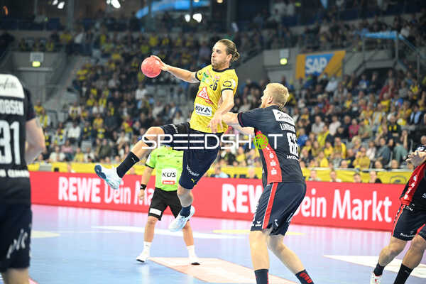 Handball I Herren I Saison 2022-2023 I Liqui Moly Handballbundesliga I 5. Spieltag I Rhein-Neckar Löwen - SG Flensburg-Handewitt I 24.09.2022 Olle Forsell Schefvert (#25, Rhein-Neckar Löwen) gegen Anton Lindskog (#66, SG Flensburg-Handewitt)
Ort: Mannheim, Germany
Datum: 24.09.2022 - Olle Forsell Schefvert