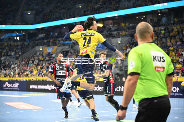 Handball I Herren I Saison 2022-2023 I Liqui Moly Handballbundesliga I 5. Spieltag I Rhein-Neckar Löwen - SG Flensburg-Handewitt I 24.09.2022 Wurf von Patrick Groetzki (#24, Rhein-Neckar Löwen)
Ort: Mannheim, Germany
Datum: 24.09.2022 - Emil Jakobsen, Larsen Mads Mensah