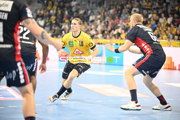 Handball I Herren I Saison 2022-2023 I Liqui Moly Handballbundesliga I 5. Spieltag I Rhein-Neckar Löwen - SG Flensburg-Handewitt I 24.09.2022 Juri Knorr (#10, Rhein-Neckar Löwen) gegen Anton Lindskog (#66, SG Flensburg-Handewitt)
Ort: Mannheim, Germany
Datum: 24.09.2022 - Juri Knorr