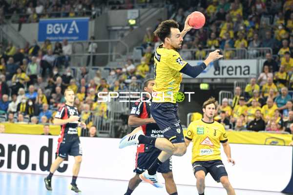 Handball I Herren I Saison 2022-2023 I Liqui Moly Handballbundesliga I 5. Spieltag I Rhein-Neckar Löwen - SG Flensburg-Handewitt I 24.09.2022 Wurf von Patrick Groetzki (#24, Rhein-Neckar Löwen)
Ort: Mannheim, Germany
Datum: 24.09.2022 - Uwe Gensheimer
