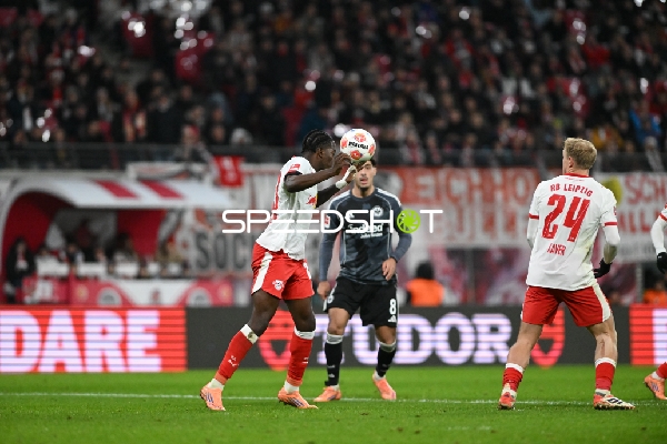 Zweikampf um den Ball