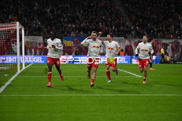 Jubel von David Raum (22; RB Leipzig) und Team