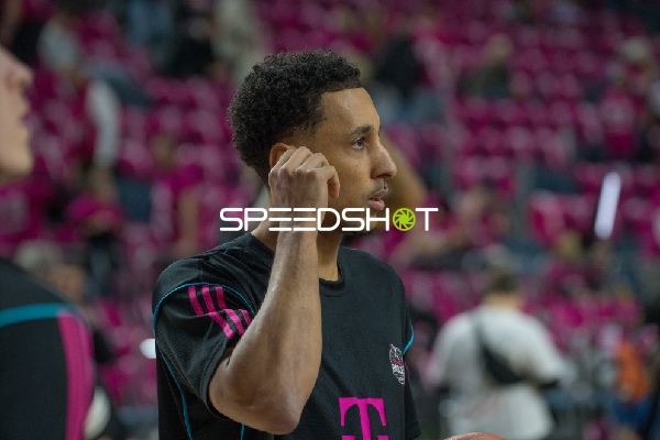 Joel Aminu (21; Telekom Baskets Bonn) in Aktion