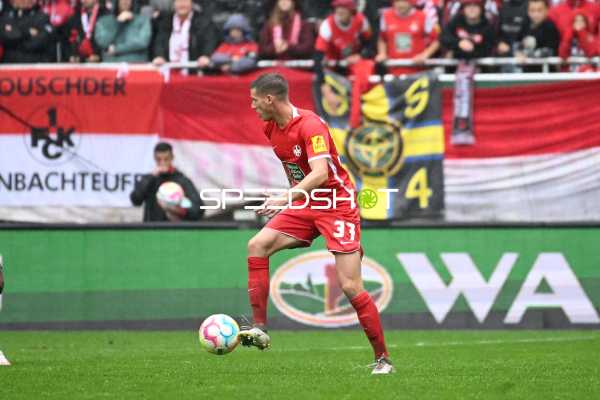 Fußball I Herren I Saison 2022-2023 I 2. Bundesliga I 10. Spieltag I 1. FC Kaiserslautern - Eintracht Braunschweig I 02.10.2022 Erik Durm (#37, 1. FC Kaiserslautern)
Ort: Kaiserslautern, Germany
Datum: 02.10.2022