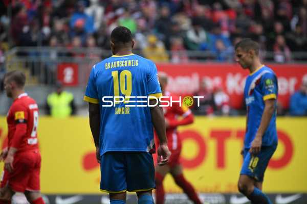 Fußball I Herren I Saison 2022-2023 I 2. Bundesliga I 10. Spieltag I 1. FC Kaiserslautern - Eintracht Braunschweig I 02.10.2022 Anton-Leander Donkor (#19, Eintracht Braunschweig)
Ort: Kaiserslautern, Germany
Datum: 02.10.2022