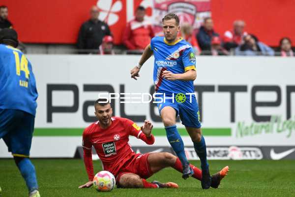 Fußball I Herren I Saison 2022-2023 I 2. Bundesliga I 10. Spieltag I 1. FC Kaiserslautern - Eintracht Braunschweig I 02.10.2022 Brian Behrendt (#30, Eintracht Braunschweig) am Ball
Ort: Kaiserslautern, Germany
Datum: 02.10.2022