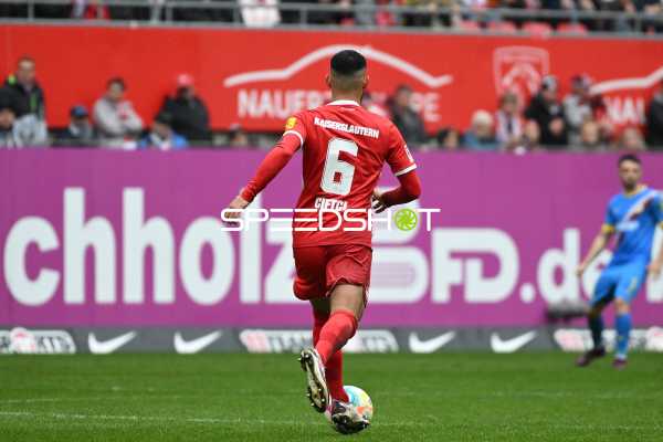 Fußball I Herren I Saison 2022-2023 I 2. Bundesliga I 10. Spieltag I 1. FC Kaiserslautern - Eintracht Braunschweig I 02.10.2022 Hikmet Ciftci (#6, 1. FC Kaiserslautern) am Ball
Ort: Kaiserslautern, Germany
Datum: 02.10.2022