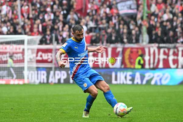Fußball I Herren I Saison 2022-2023 I 2. Bundesliga I 10. Spieltag I 1. FC Kaiserslautern - Eintracht Braunschweig I 02.10.2022 Robin Krauße (#39, Eintracht Braunschweig) am Ball
Ort: Kaiserslautern, Germany
Datum: 02.10.2022