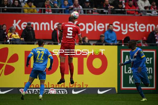 Fußball I Herren I Saison 2022-2023 I 2. Bundesliga I 10. Spieltag I 1. FC Kaiserslautern - Eintracht Braunschweig I 02.10.2022 Kopfball von Kevin Kraus (#5, 1. FC Kaiserslautern)
Ort: Kaiserslautern, Germany
Datum: 02.10.2022