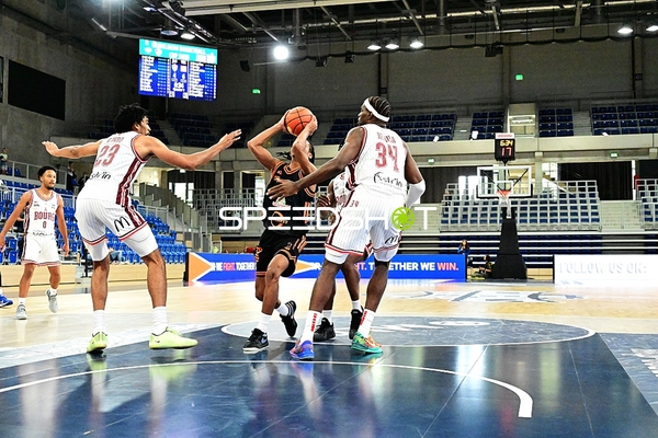 Wurfversuch und Verteidigung