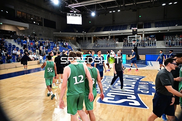 Spieler verlassen Court