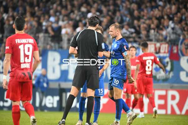Fußball I Herren I Saison 2022-2023 I DFB-Pokal I 2. Hauptrunde I SV Stuttgarter Kickers - Eintracht Frankfurt I 18.10.2022 Kevin Dicklhuber (#10, SV Stuttgarter Kickers) nach dem Spiel
Ort: Stuttgart, Germany
Datum: 18.10.2022