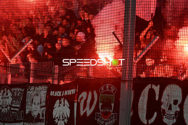 Fußball I Herren I Saison 2022-2023 I DFB-Pokal I 2. Hauptrunde I SV Stuttgarter Kickers - Eintracht Frankfurt I 18.10.2022 Pyrotechnik beider Fangruppierungen deswegen unterbrechung
Ort: Stuttgart, Germany
Datum: 18.10.2022