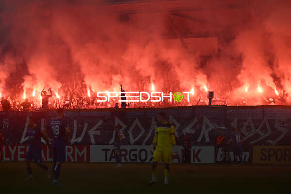 Fußball I Herren I Saison 2022-2023 I DFB-Pokal I 2. Hauptrunde I SV Stuttgarter Kickers - Eintracht Frankfurt I 18.10.2022 Pyrotechnik beider Fangruppierungen deswegen unterbrechung
Ort: Stuttgart, Germany
Datum: 18.10.2022