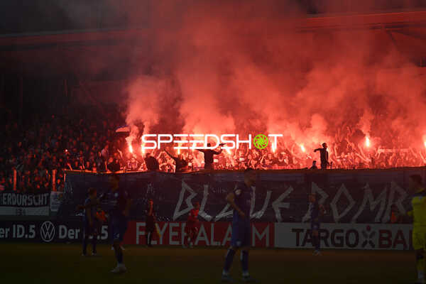 Fußball I Herren I Saison 2022-2023 I DFB-Pokal I 2. Hauptrunde I SV Stuttgarter Kickers - Eintracht Frankfurt I 18.10.2022 Pyrotechnik beider Fangruppierungen deswegen unterbrechung
Ort: Stuttgart, Germany
Datum: 18.10.2022