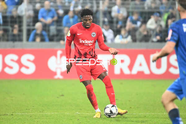 Fußball I Herren I Saison 2022-2023 I DFB-Pokal I 2. Hauptrunde I SV Stuttgarter Kickers - Eintracht Frankfurt I 18.10.2022 Faride Alidou (#11, Eintracht Frankfurt) am Ball
Ort: Stuttgart, Germany
Datum: 18.10.2022