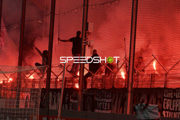 Fußball I Herren I Saison 2022-2023 I DFB-Pokal I 2. Hauptrunde I SV Stuttgarter Kickers - Eintracht Frankfurt I 18.10.2022 Pyrotechnik beider Fangruppierungen deswegen unterbrechung
Ort: Stuttgart, Germany
Datum: 18.10.2022