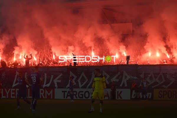 Fußball I Herren I Saison 2022-2023 I DFB-Pokal I 2. Hauptrunde I SV Stuttgarter Kickers - Eintracht Frankfurt I 18.10.2022 Pyrotechnik beider Fangruppierungen deswegen unterbrechung
Ort: Stuttgart, Germany
Datum: 18.10.2022