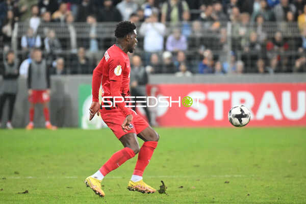 Fußball I Herren I Saison 2022-2023 I DFB-Pokal I 2. Hauptrunde I SV Stuttgarter Kickers - Eintracht Frankfurt I 18.10.2022 Faride Alidou (#11, Eintracht Frankfurt) bei der Ballanahme
Ort: Stuttgart, Germany
Datum: 18.10.2022